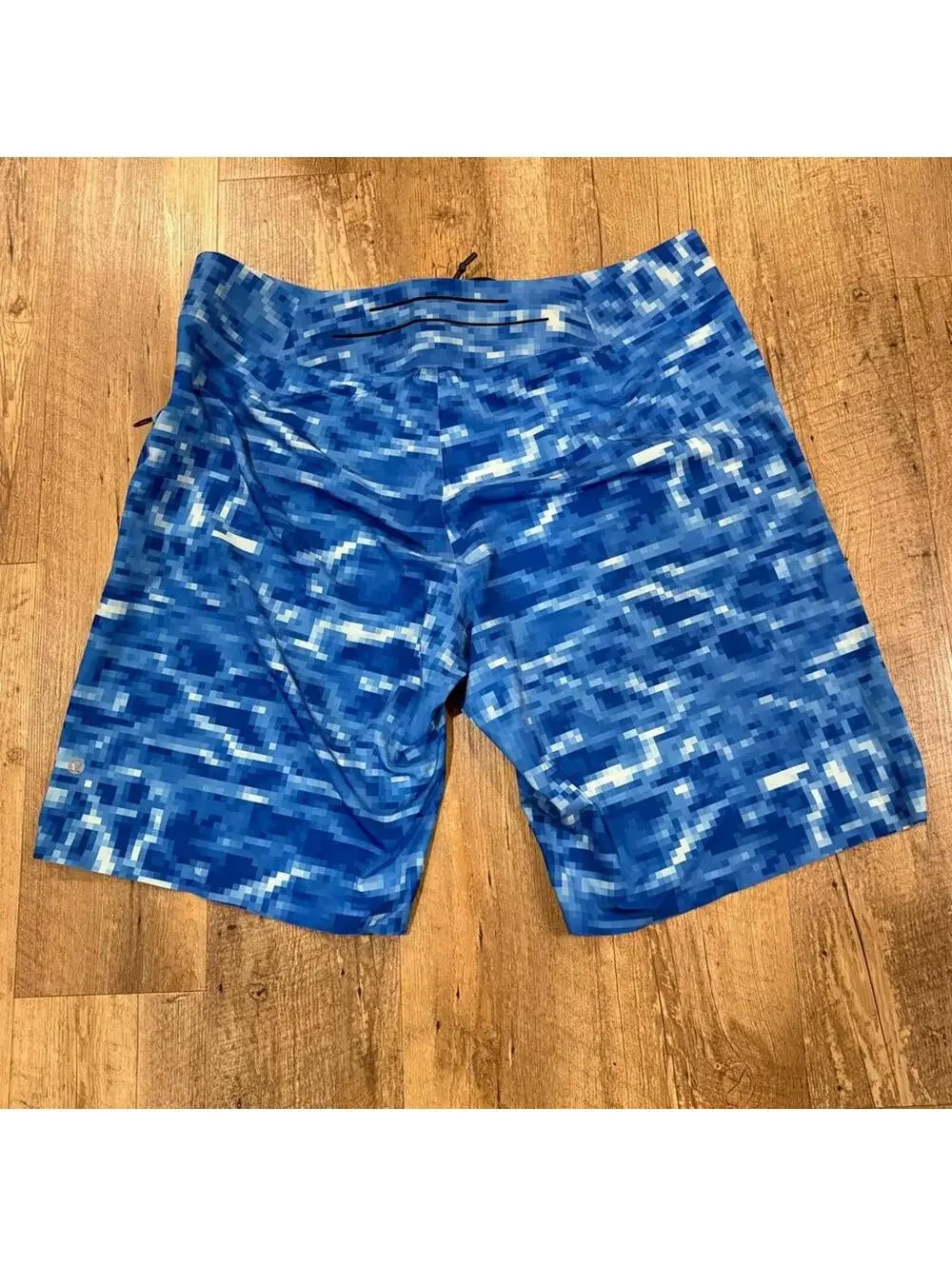 Lululemon El Current Shorts Size 38 in Blue Digital Pattern Swimsuit